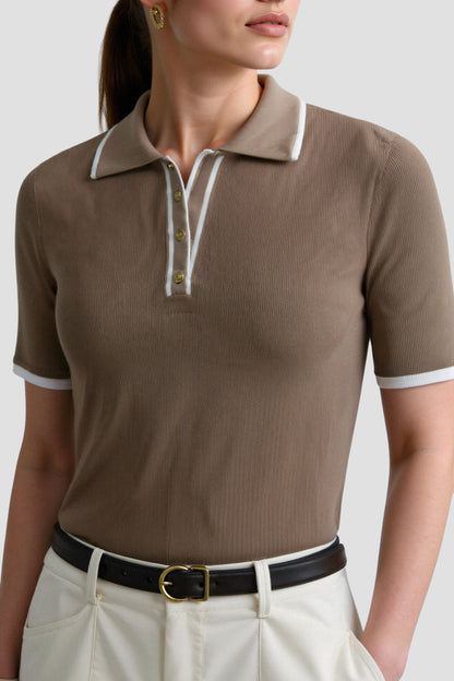 Polo boutonné à bordure élégante contrastée